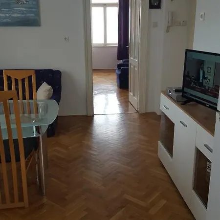 Sandi Apartment